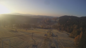 Snow park Paprsek - Lanovka - pohled dolů - 5.11.2024 v 07:35 Snow park Paprsek - Lanovka - pohled dolů - 5.11.2024 v 07:35