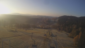 Snow park Paprsek - Lanovka - pohled dolů - 5.11.2024 v 07:40 Snow park Paprsek - Lanovka - pohled dolů - 5.11.2024 v 07:40