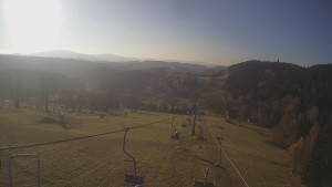 Snow park Paprsek - Lanovka - pohled dolů - 5.11.2024 v 08:45 Snow park Paprsek - Lanovka - pohled dolů - 5.11.2024 v 08:45