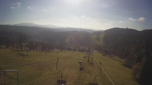 Snow park Paprsek - Lanovka - pohled dolů - 5.11.2024 v 11:20 Snow park Paprsek - Lanovka - pohled dolů - 5.11.2024 v 11:20