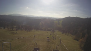 Snow park Paprsek - Lanovka - pohled dolů - 5.11.2024 v 11:30 Snow park Paprsek - Lanovka - pohled dolů - 5.11.2024 v 11:30