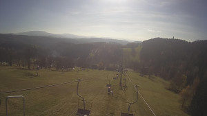 Snow park Paprsek - Lanovka - pohled dolů - 5.11.2024 v 11:45 Snow park Paprsek - Lanovka - pohled dolů - 5.11.2024 v 11:45