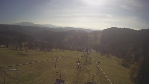 Snow park Paprsek - Lanovka - pohled dolů - 5.11.2024 v 12:10 Snow park Paprsek - Lanovka - pohled dolů - 5.11.2024 v 12:10