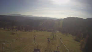 Snow park Paprsek - Lanovka - pohled dolů - 5.11.2024 v 12:25 Snow park Paprsek - Lanovka - pohled dolů - 5.11.2024 v 12:25