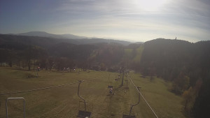 Snow park Paprsek - Lanovka - pohled dolů - 5.11.2024 v 12:45 Snow park Paprsek - Lanovka - pohled dolů - 5.11.2024 v 12:45