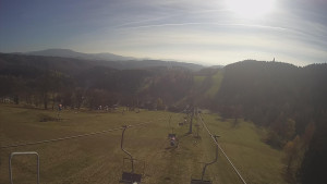 Snow park Paprsek - Lanovka - pohled dolů - 5.11.2024 v 13:05 Snow park Paprsek - Lanovka - pohled dolů - 5.11.2024 v 13:05