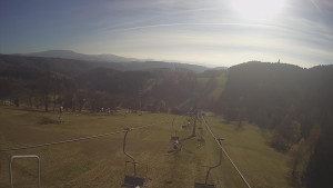 Snow park Paprsek - Lanovka - pohled dolů - 5.11.2024 v 13:10 Snow park Paprsek - Lanovka - pohled dolů - 5.11.2024 v 13:10