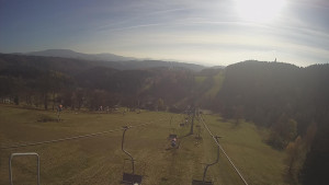 Snow park Paprsek - Lanovka - pohled dolů - 5.11.2024 v 13:15 Snow park Paprsek - Lanovka - pohled dolů - 5.11.2024 v 13:15