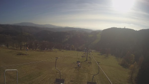 Snow park Paprsek - Lanovka - pohled dolů - 5.11.2024 v 13:30 Snow park Paprsek - Lanovka - pohled dolů - 5.11.2024 v 13:30