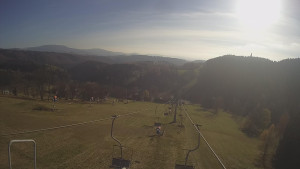 Snow park Paprsek - Lanovka - pohled dolů - 5.11.2024 v 13:45 Snow park Paprsek - Lanovka - pohled dolů - 5.11.2024 v 13:45