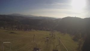 Snow park Paprsek - Lanovka - pohled dolů - 5.11.2024 v 13:50 Snow park Paprsek - Lanovka - pohled dolů - 5.11.2024 v 13:50