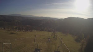 Snow park Paprsek - Lanovka - pohled dolů - 5.11.2024 v 13:55 Snow park Paprsek - Lanovka - pohled dolů - 5.11.2024 v 13:55