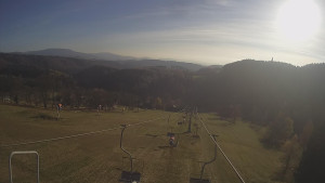 Snow park Paprsek - Lanovka - pohled dolů - 5.11.2024 v 14:10 Snow park Paprsek - Lanovka - pohled dolů - 5.11.2024 v 14:10