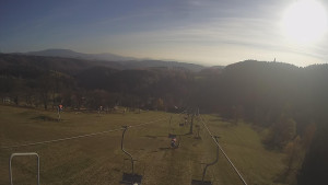 Snow park Paprsek - Lanovka - pohled dolů - 5.11.2024 v 14:15 Snow park Paprsek - Lanovka - pohled dolů - 5.11.2024 v 14:15