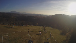 Snow park Paprsek - Lanovka - pohled dolů - 5.11.2024 v 14:40 Snow park Paprsek - Lanovka - pohled dolů - 5.11.2024 v 14:40