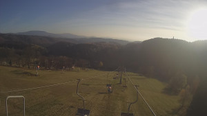 Snow park Paprsek - Lanovka - pohled dolů - 5.11.2024 v 14:45 Snow park Paprsek - Lanovka - pohled dolů - 5.11.2024 v 14:45