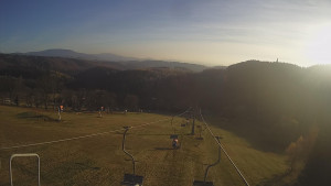 Snow park Paprsek - Lanovka - pohled dolů - 5.11.2024 v 15:05 Snow park Paprsek - Lanovka - pohled dolů - 5.11.2024 v 15:05