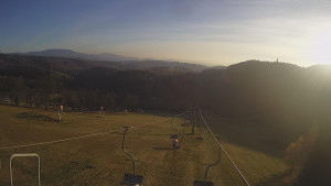 Snow park Paprsek - Lanovka - pohled dolů - 5.11.2024 v 15:10 Snow park Paprsek - Lanovka - pohled dolů - 5.11.2024 v 15:10