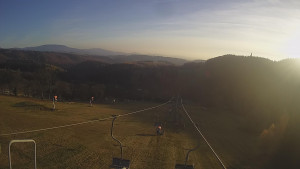 Snow park Paprsek - Lanovka - pohled dolů - 5.11.2024 v 15:20 Snow park Paprsek - Lanovka - pohled dolů - 5.11.2024 v 15:20