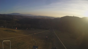 Snow park Paprsek - Lanovka - pohled dolů - 5.11.2024 v 15:25 Snow park Paprsek - Lanovka - pohled dolů - 5.11.2024 v 15:25