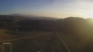 Snow park Paprsek - Lanovka - pohled dolů - 5.11.2024 v 15:30 Snow park Paprsek - Lanovka - pohled dolů - 5.11.2024 v 15:30