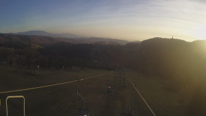 Snow park Paprsek - Lanovka - pohled dolů - 5.11.2024 v 15:35 Snow park Paprsek - Lanovka - pohled dolů - 5.11.2024 v 15:35