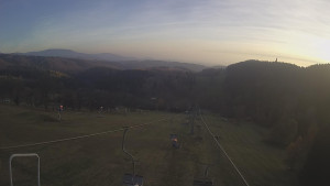 Snow park Paprsek - Lanovka - pohled dolů - 5.11.2024 v 15:40 Snow park Paprsek - Lanovka - pohled dolů - 5.11.2024 v 15:40