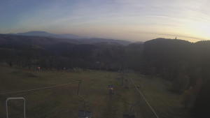 Snow park Paprsek - Lanovka - pohled dolů - 5.11.2024 v 15:45 Snow park Paprsek - Lanovka - pohled dolů - 5.11.2024 v 15:45