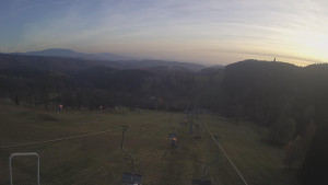 Snow park Paprsek - Lanovka - pohled dolů - 5.11.2024 v 15:50 Snow park Paprsek - Lanovka - pohled dolů - 5.11.2024 v 15:50