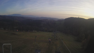 Snow park Paprsek - Lanovka - pohled dolů - 5.11.2024 v 15:55 Snow park Paprsek - Lanovka - pohled dolů - 5.11.2024 v 15:55