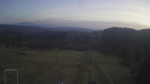 Snow park Paprsek - Lanovka - pohled dolů - 5.11.2024 v 16:20 Snow park Paprsek - Lanovka - pohled dolů - 5.11.2024 v 16:20