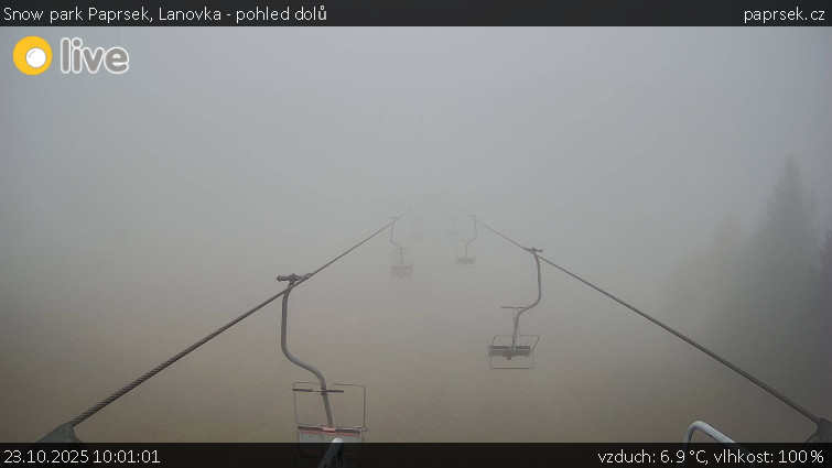 Snow park Paprsek - Lanovka - pohled dolů - 23.10.2025 v 10:01 Snow park Paprsek - Lanovka - pohled dolů - 23.10.2025 v 10:01