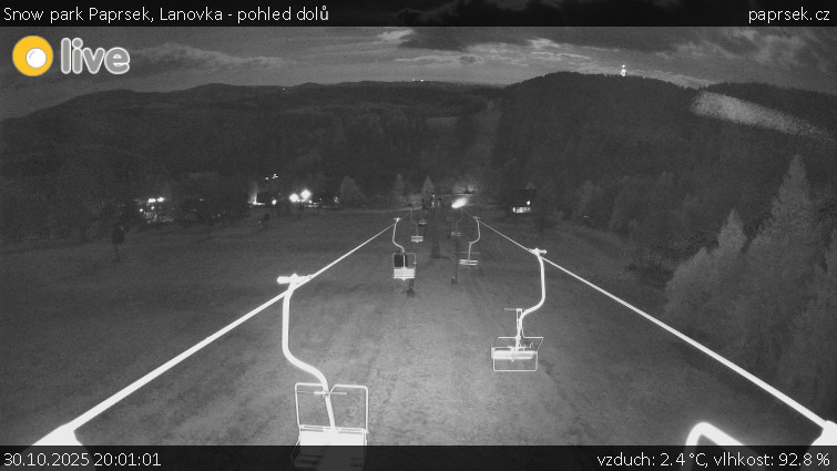 Snow park Paprsek - Lanovka - pohled dolů - 30.10.2025 v 20:01 Snow park Paprsek - Lanovka - pohled dolů - 30.10.2025 v 20:01