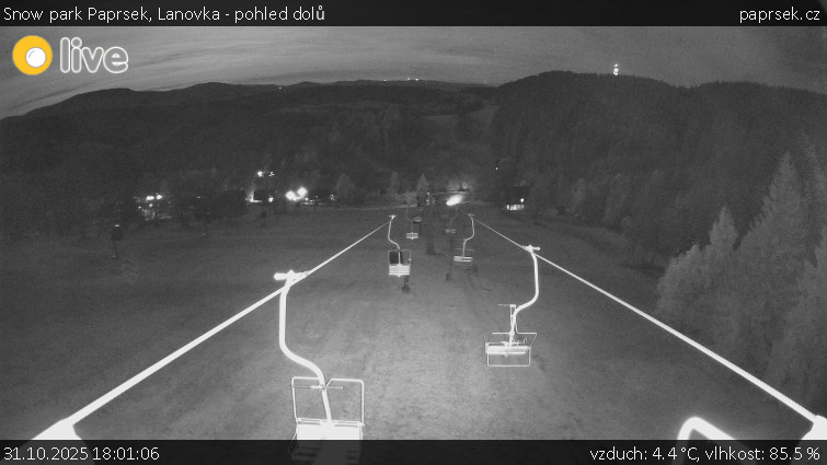 Snow park Paprsek - Lanovka - pohled dolů - 31.10.2025 v 18:01 Snow park Paprsek - Lanovka - pohled dolů - 31.10.2025 v 18:01
