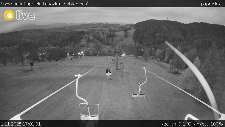 Snow park Paprsek - Lanovka - pohled dolů - 1.11.2025 v 17:01 Snow park Paprsek - Lanovka - pohled dolů - 1.11.2025 v 17:01