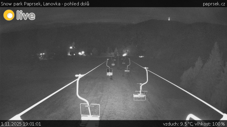 Snow park Paprsek - Lanovka - pohled dolů - 1.11.2025 v 19:01 Snow park Paprsek - Lanovka - pohled dolů - 1.11.2025 v 19:01