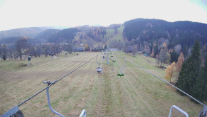 Snow park Paprsek - Lanovka - pohled dolů - 7.11.2025 v 08:01 Snow park Paprsek - Lanovka - pohled dolů - 7.11.2025 v 08:01
