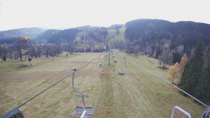Snow park Paprsek - Lanovka - pohled dolů - 7.11.2025 v 12:01 Snow park Paprsek - Lanovka - pohled dolů - 7.11.2025 v 12:01