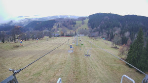 Snow park Paprsek - Lanovka - pohled dolů - 15.11.2025 v 14:01 Snow park Paprsek - Lanovka - pohled dolů - 15.11.2025 v 14:01