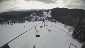 Snow park Paprsek - Lanovka - pohled dolů - 7.1.2026 v 12:00 Snow park Paprsek - Lanovka - pohled dolů - 7.1.2026 v 12:00
