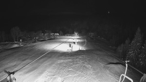 Snow park Paprsek - Lanovka - pohled dolů - 7.1.2026 v 18:00 Snow park Paprsek - Lanovka - pohled dolů - 7.1.2026 v 18:00