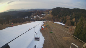 Snow park Paprsek - Lanovka - pohled dolů - 10.3.2026 v 07:00 Snow park Paprsek - Lanovka - pohled dolů - 10.3.2026 v 07:00