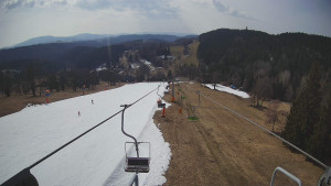 Snow park Paprsek - Lanovka - pohled dolů - 10.3.2026 v 11:00 Snow park Paprsek - Lanovka - pohled dolů - 10.3.2026 v 11:00