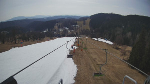 Snow park Paprsek - Lanovka - pohled dolů - 10.3.2026 v 12:00 Snow park Paprsek - Lanovka - pohled dolů - 10.3.2026 v 12:00