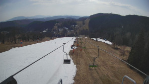 Snow park Paprsek - Lanovka - pohled dolů - 10.3.2026 v 13:00 Snow park Paprsek - Lanovka - pohled dolů - 10.3.2026 v 13:00