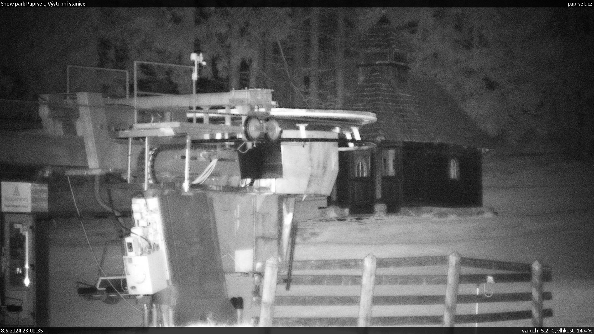 Webkamera snímá výstup z lanovky ve Snow parku Paprsek u Starého Města