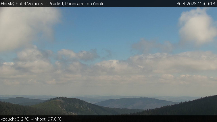 Horský hotel Volareza - Praděd - Panorama do údolí - 30.4.2023 v 12:00