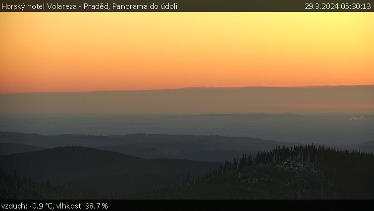 Horský hotel Volareza - Praděd - Panorama do údolí - 29.3.2024 v 05:30