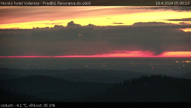Horský hotel Volareza - Praděd - Panorama do údolí - 19.4.2024 v 05:00