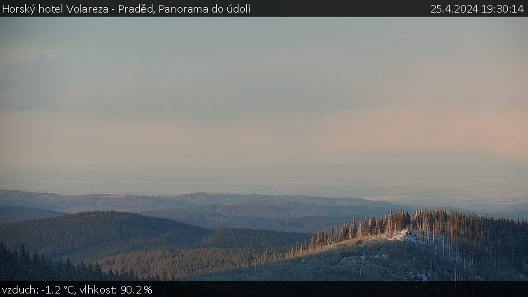 Horský hotel Volareza - Praděd - Panorama do údolí - 25.4.2024 v 19:30
